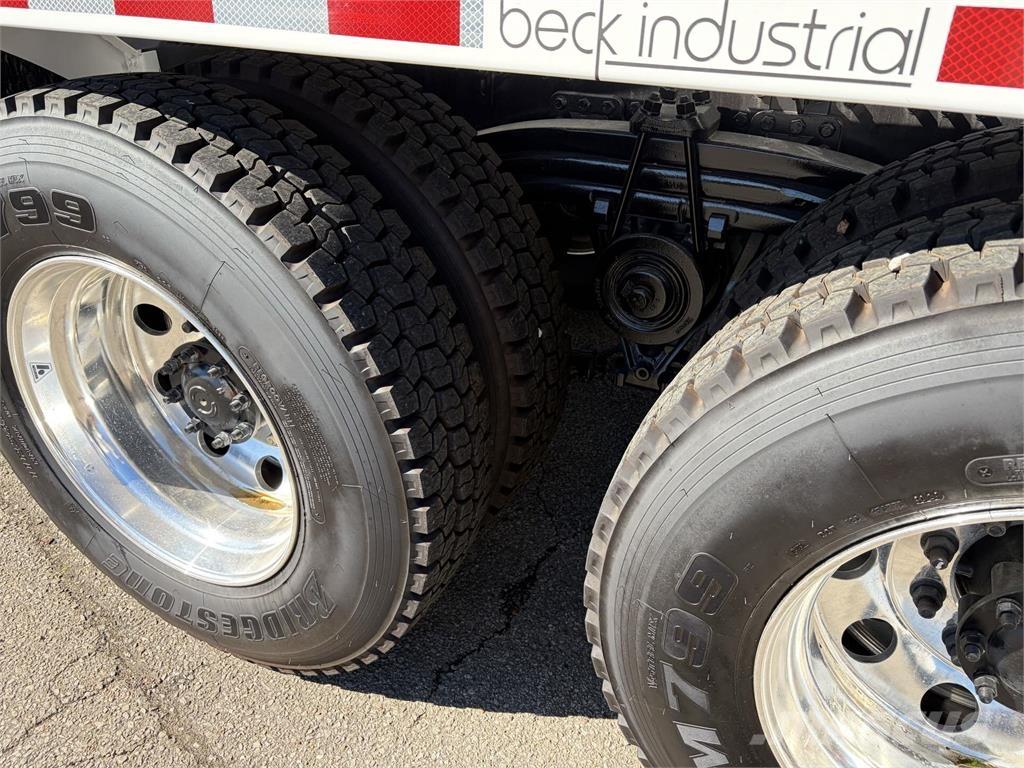 Mack GR64FR Concrete trucks
