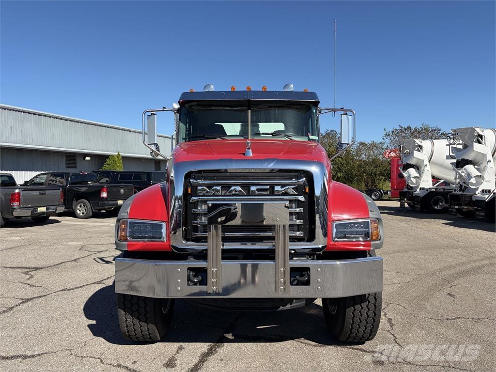 Mack GR64FR Concrete trucks