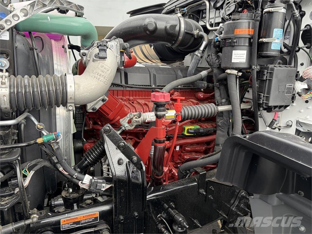 Mack GR64FT Tractor Units