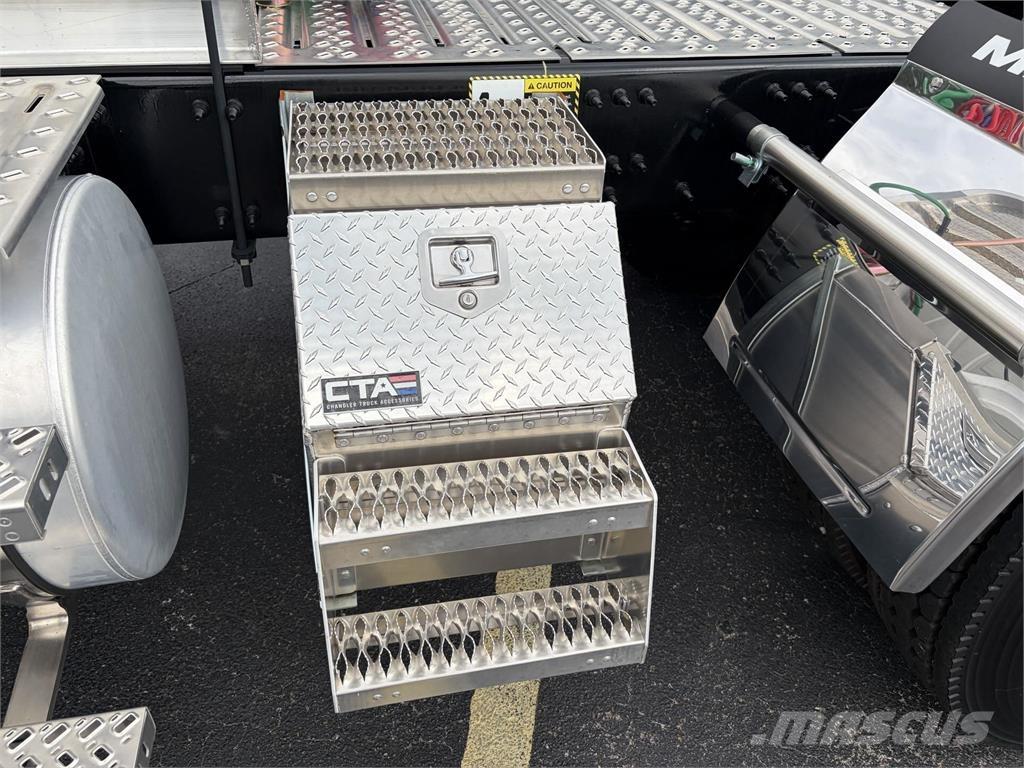 Mack GR64FT Tractor Units