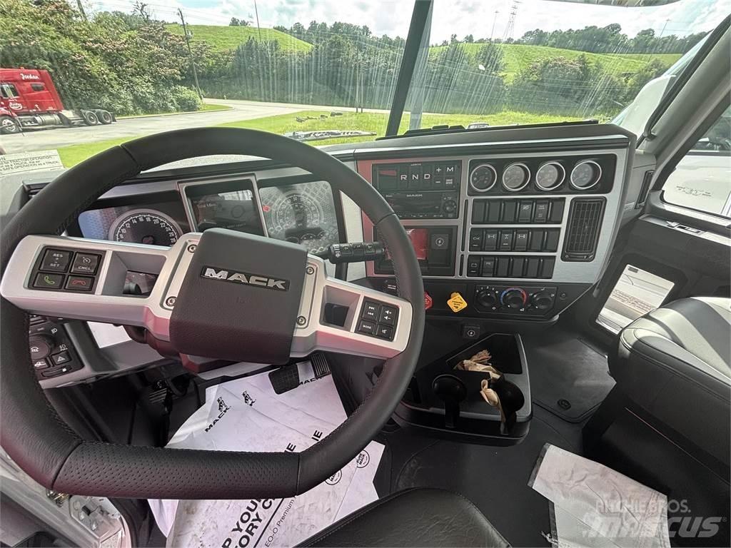 Mack GR64FT Tractor Units