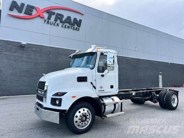 Mack MD6 42R Chassis Cab trucks