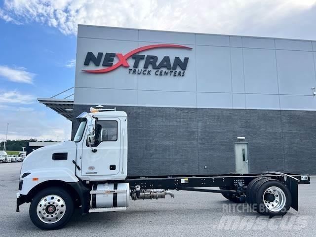 Mack MD6 42R Chassis Cab trucks