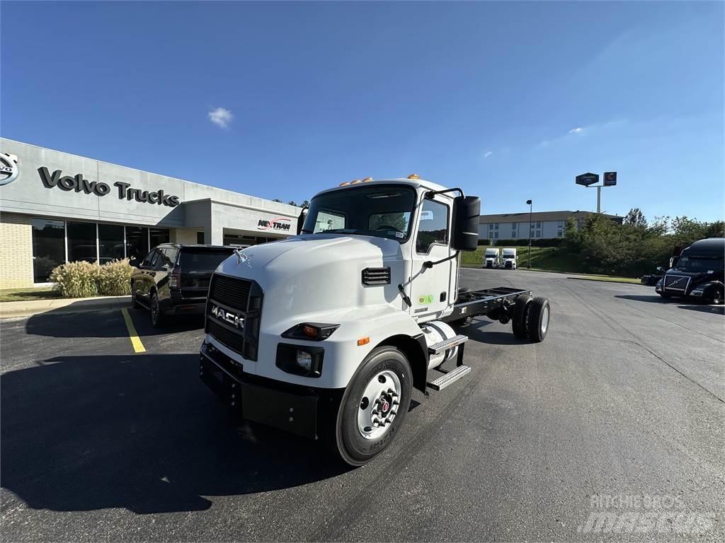 Mack MD6 42R Tipper trucks