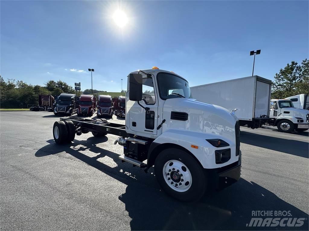 Mack MD6 42R Tipper trucks