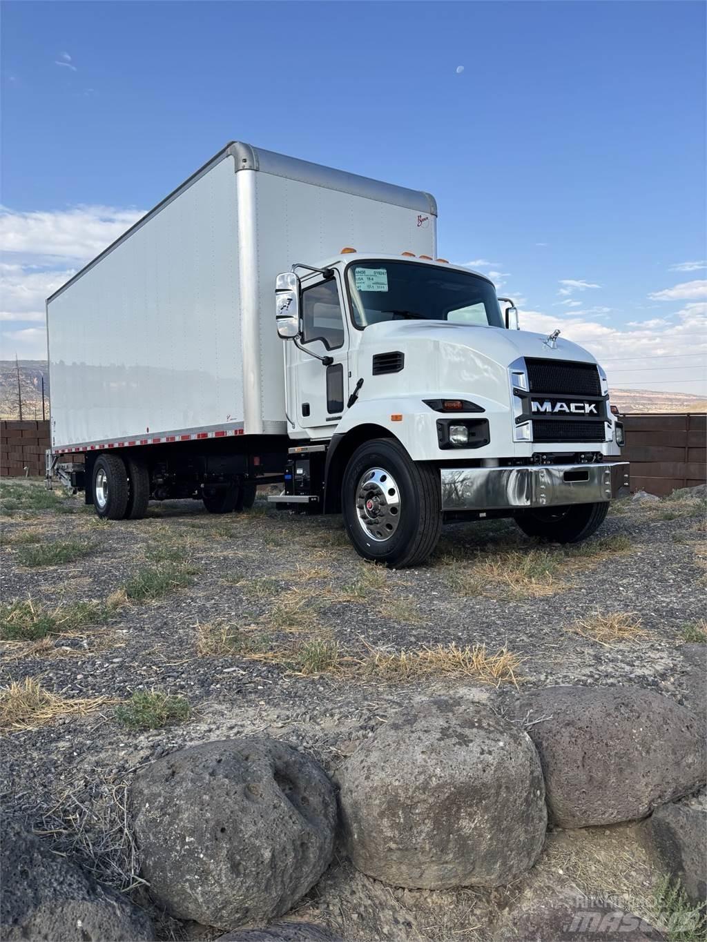 Mack MD6 42R Chassis Cab trucks