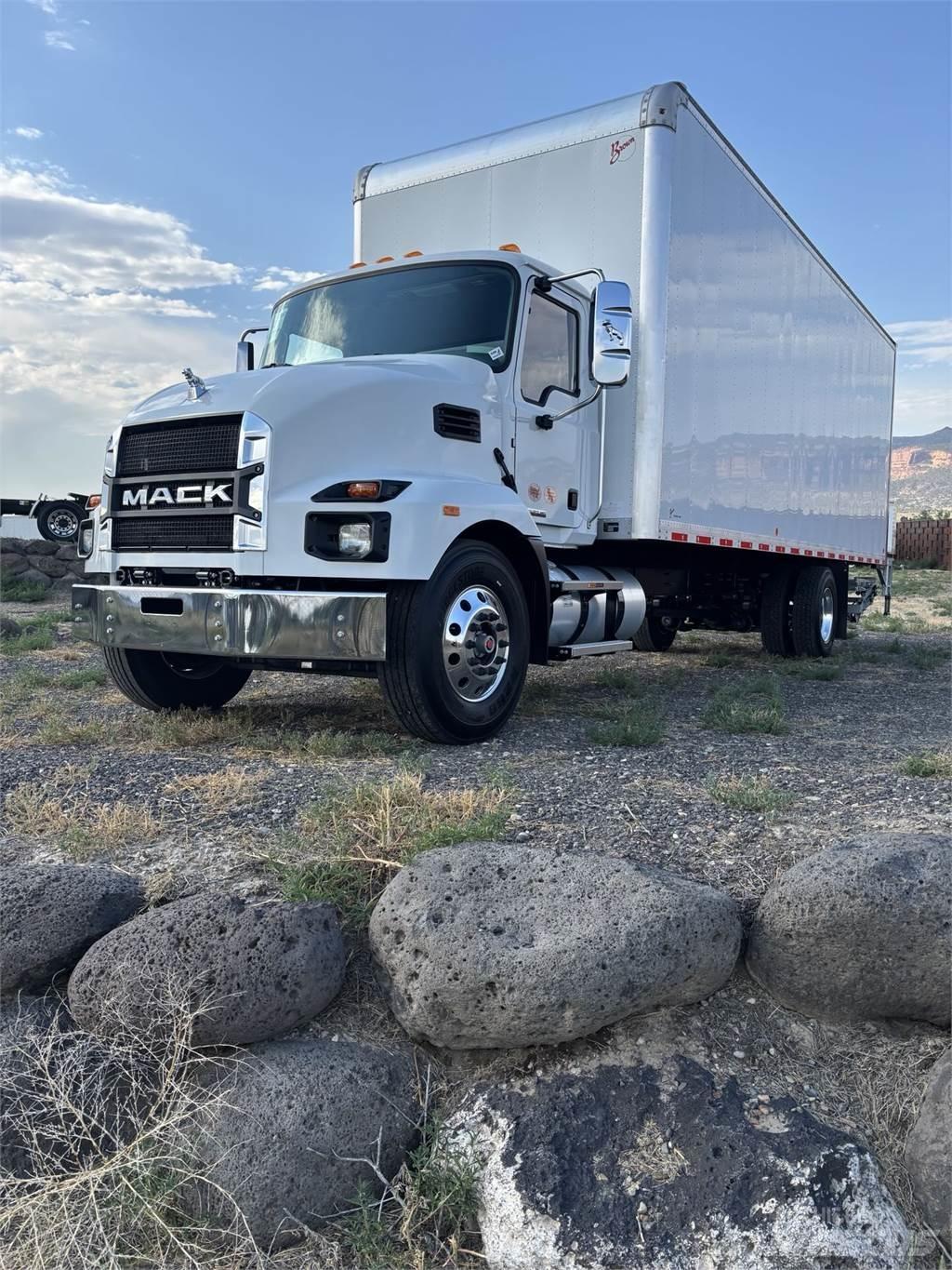 Mack MD6 42R Chassis Cab trucks