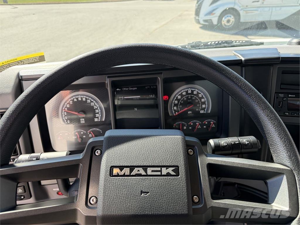 Mack MD6 42R Box body trucks