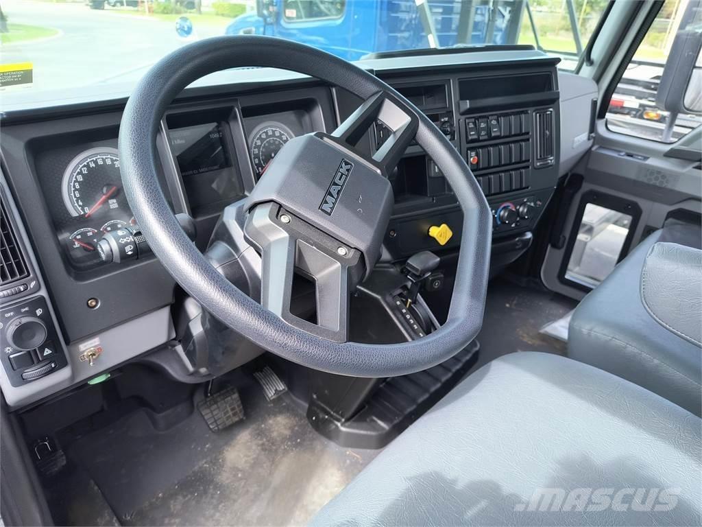 Mack MD6 42R Box body trucks