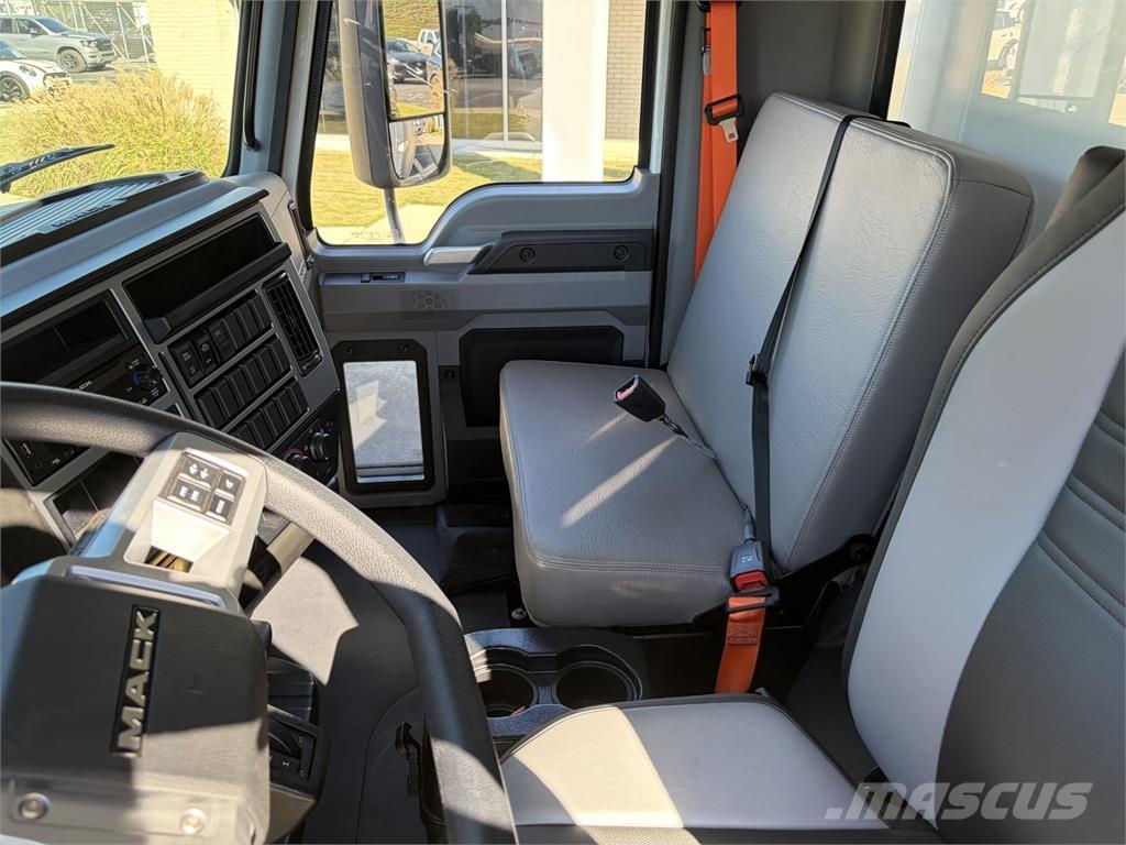 Mack MD6 42R Box body trucks