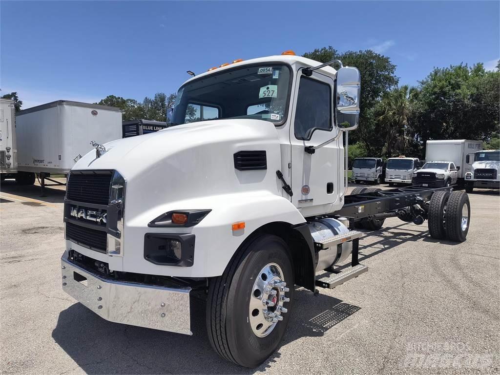 Mack MD7 42R Tipper trucks