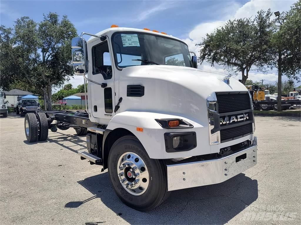 Mack MD7 42R Tipper trucks