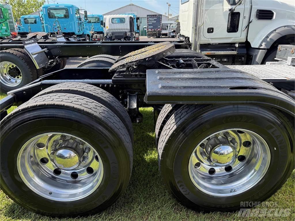 Mack PI64T Tractor Units