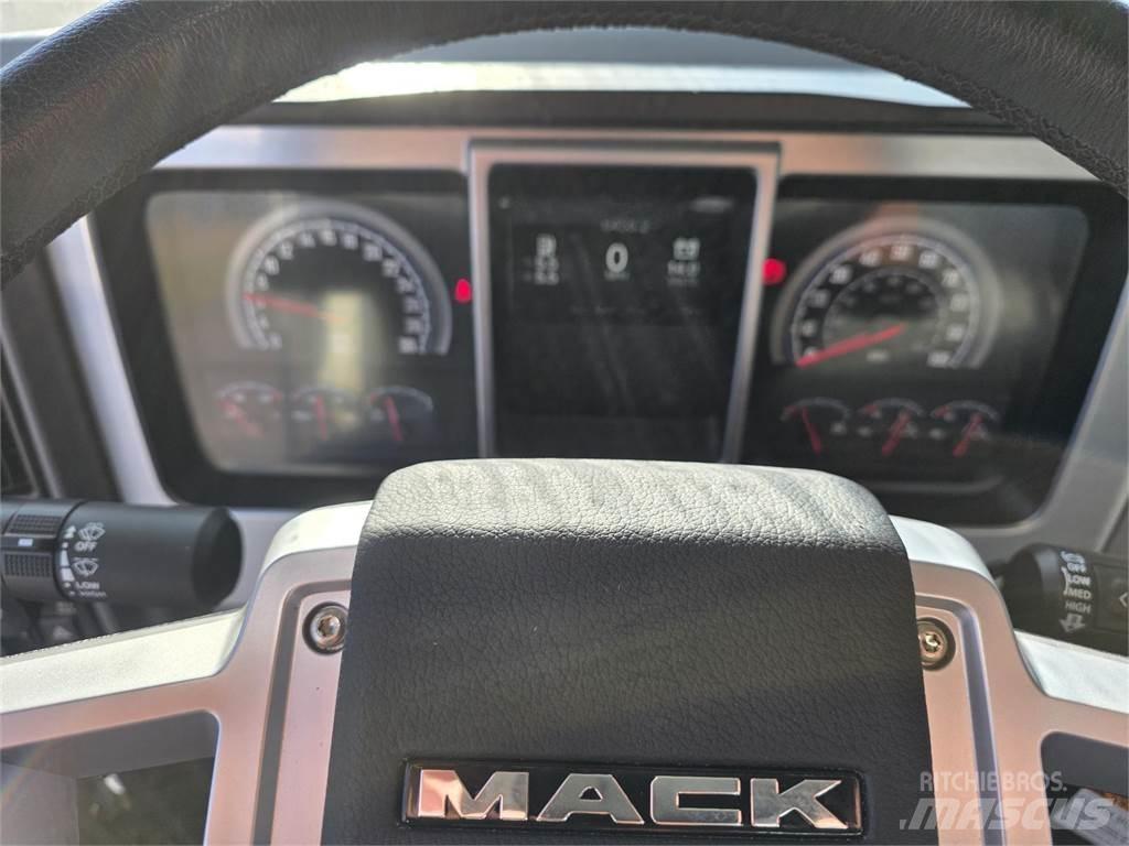 Mack PI64T Tractor Units