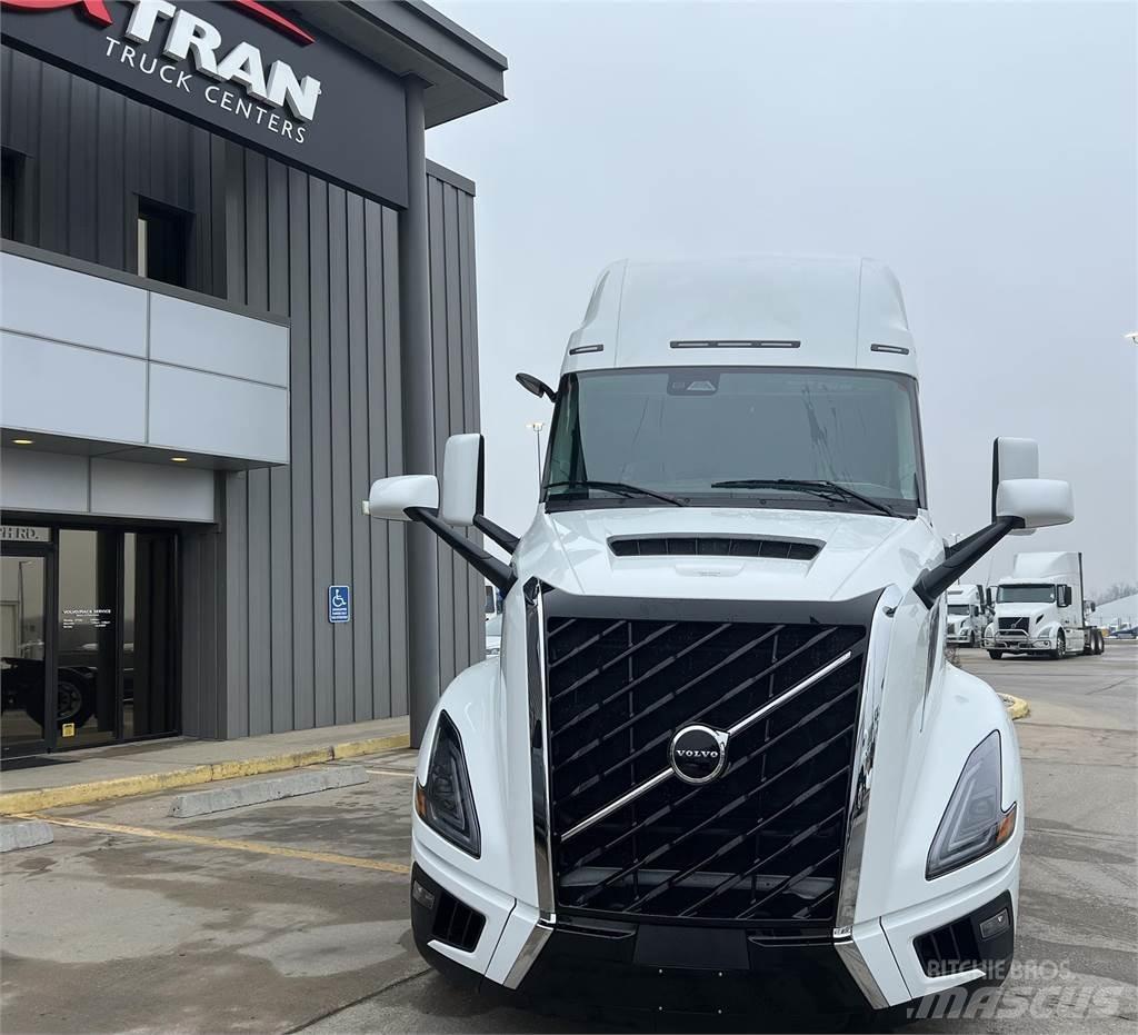 Volvo NEW VNL860 Tractor Units