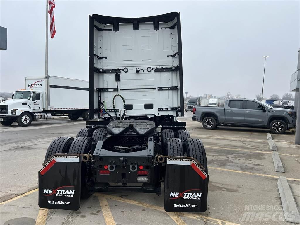 Volvo NEW VNL860 Tractor Units