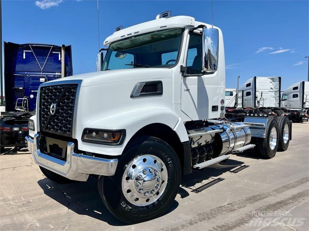 Volvo VHD64FT300 Tractor Units