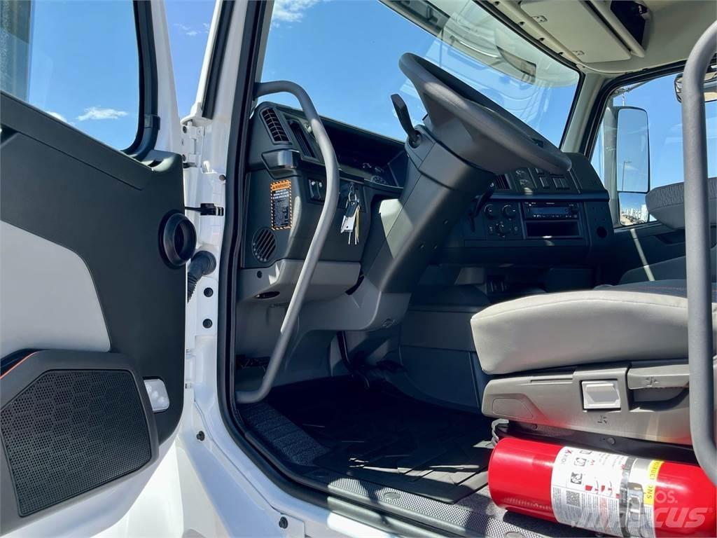 Volvo VHD64FT300 Tractor Units