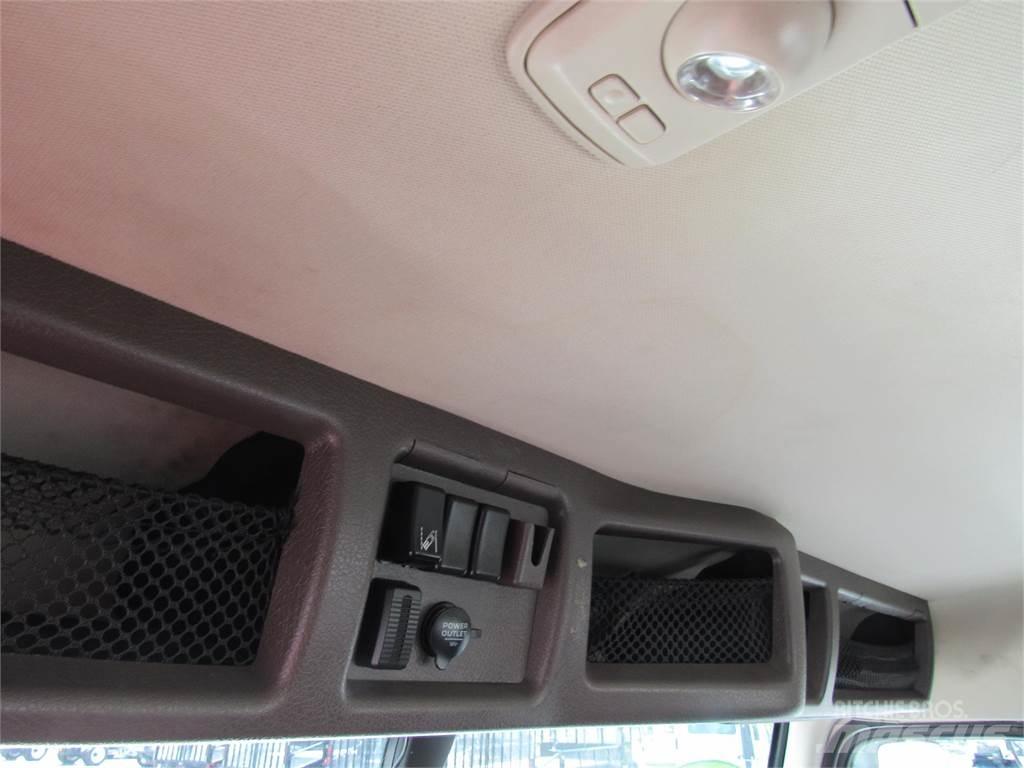 Volvo VNL64T300 Tractor Units
