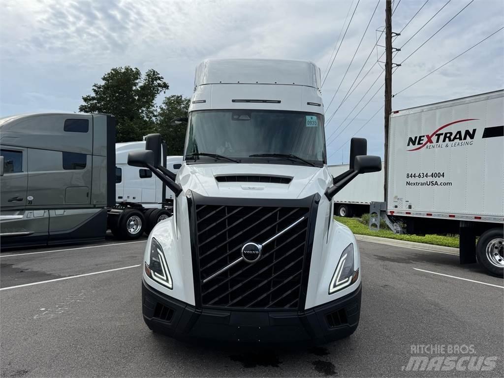 Volvo VNL64T440 Tractor Units