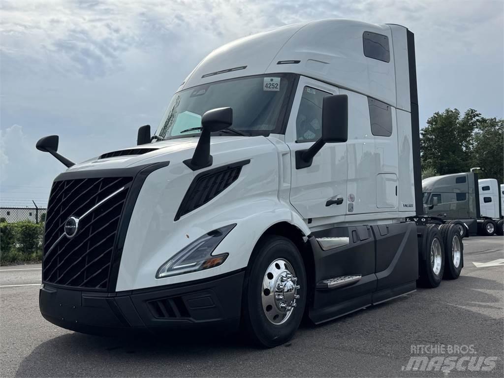 Volvo VNL64T660 Tractor Units