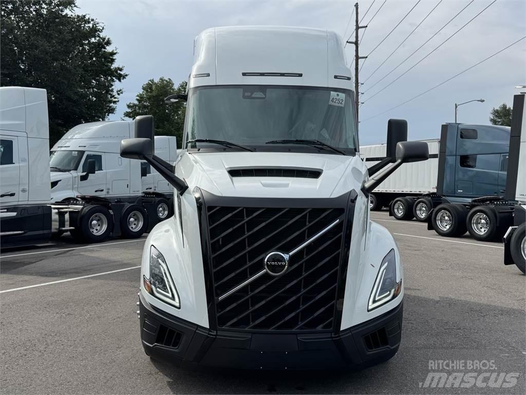 Volvo VNL64T660 Tractor Units