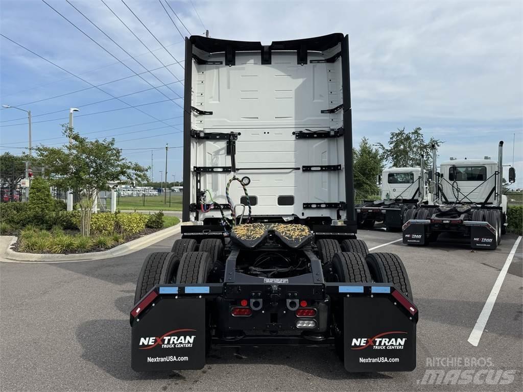 Volvo VNL64T660 Tractor Units