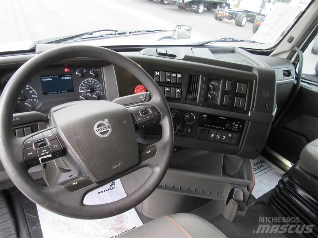 Volvo VNL64T760 Tractor Units