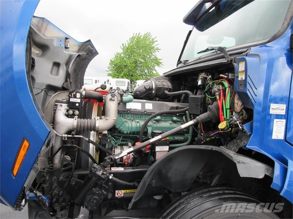 Volvo VNL64T760 Tractor Units