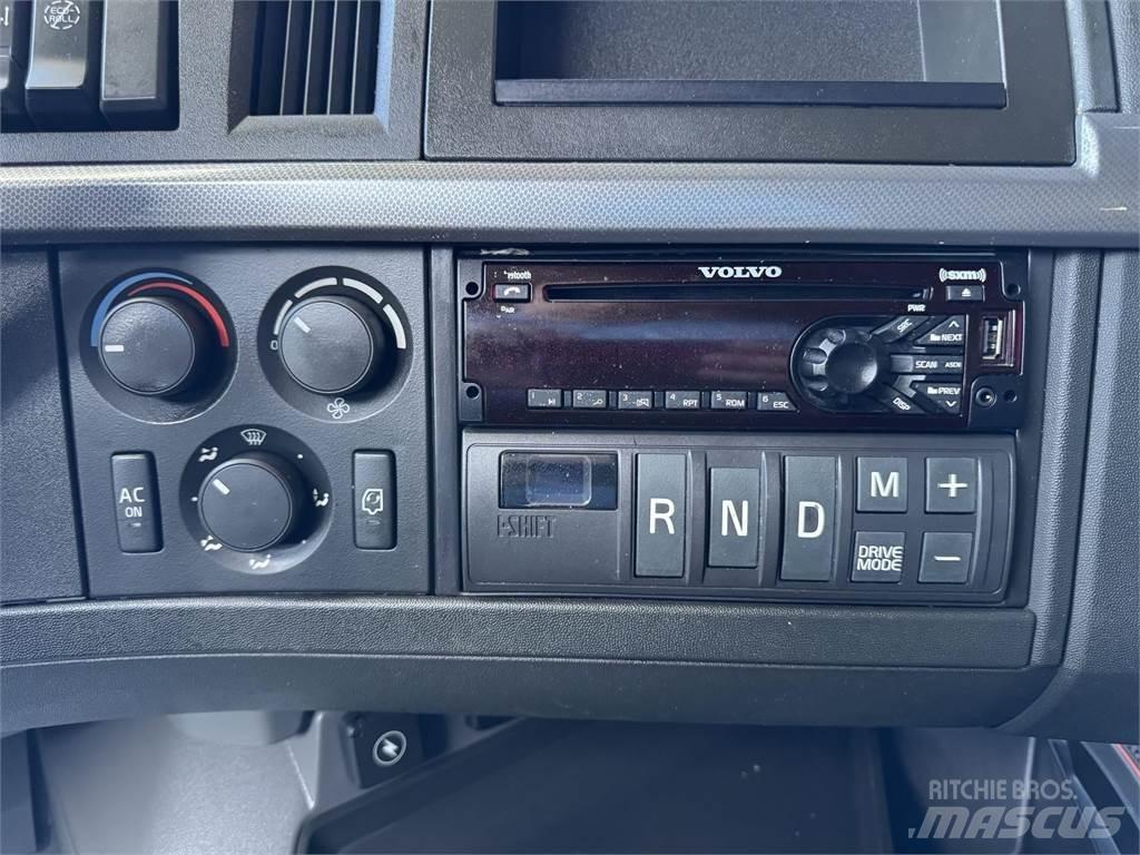 Volvo VNL64T760 Tractor Units