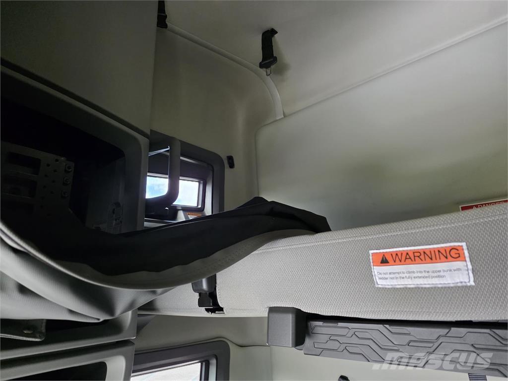 Volvo VNL64T760 Tractor Units