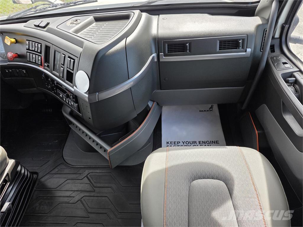 Volvo VNL64T760 Tractor Units