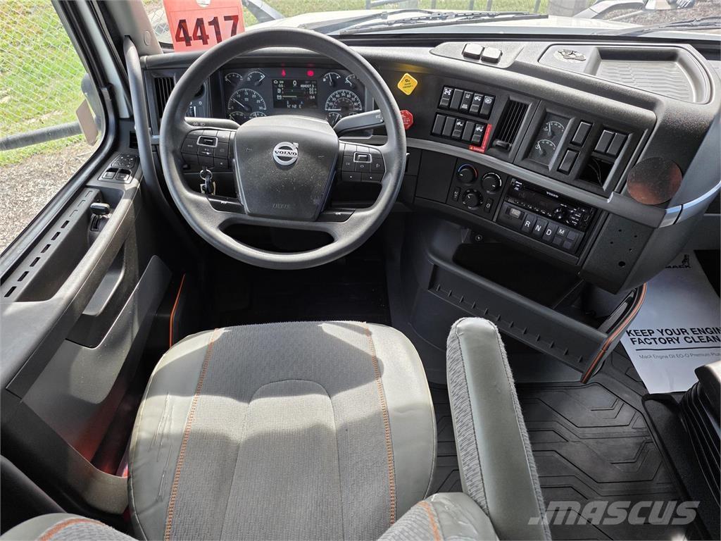 Volvo VNL64T760 Tractor Units