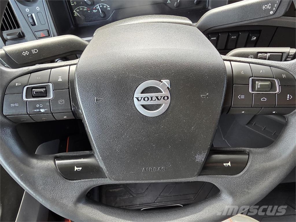 Volvo VNL64T760 Tractor Units