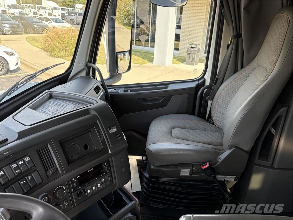 Volvo VNL64T760 Tractor Units