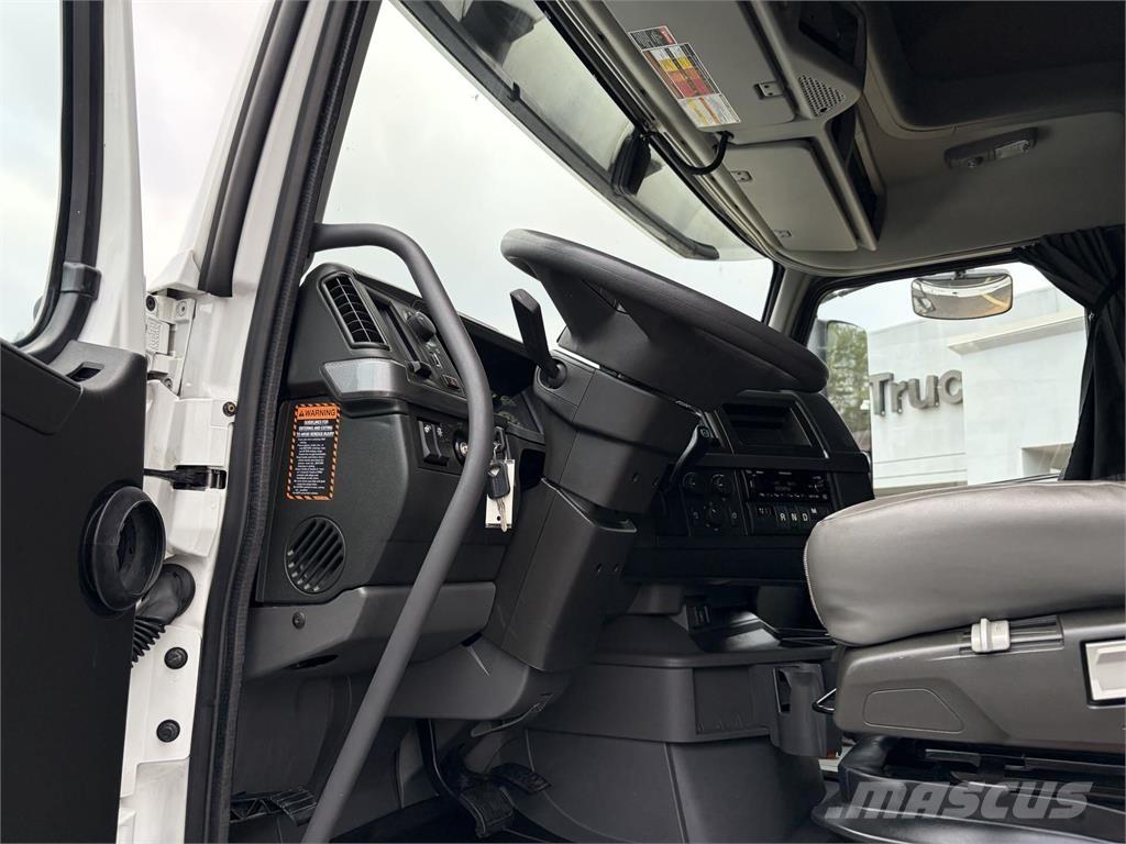 Volvo VNL64T760 Tractor Units