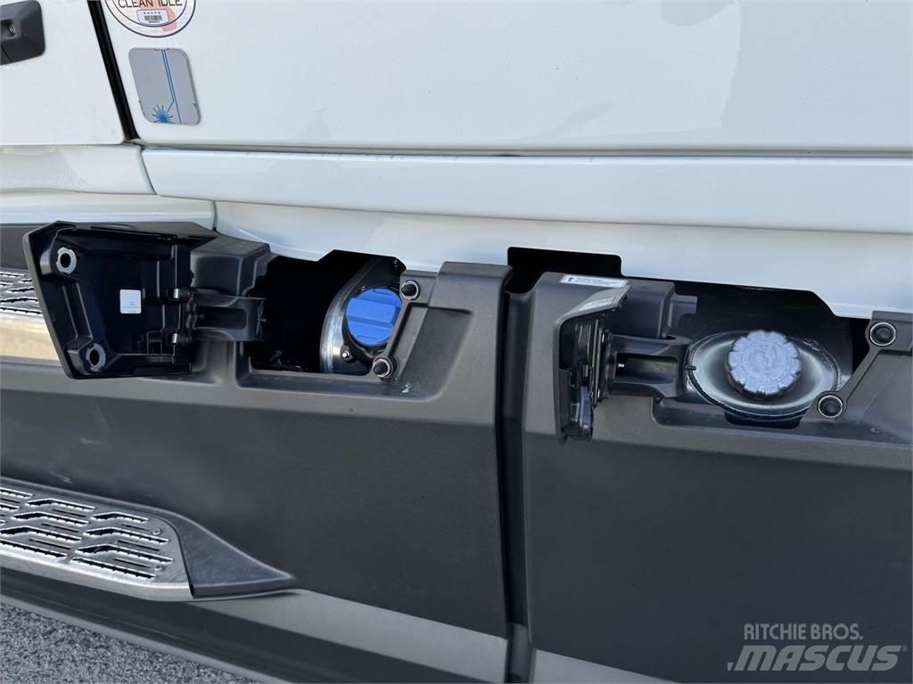 Volvo VNL64T860 Tractor Units