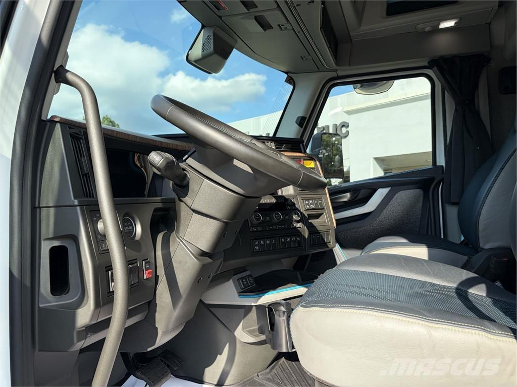 Volvo VNL64T860 Tractor Units