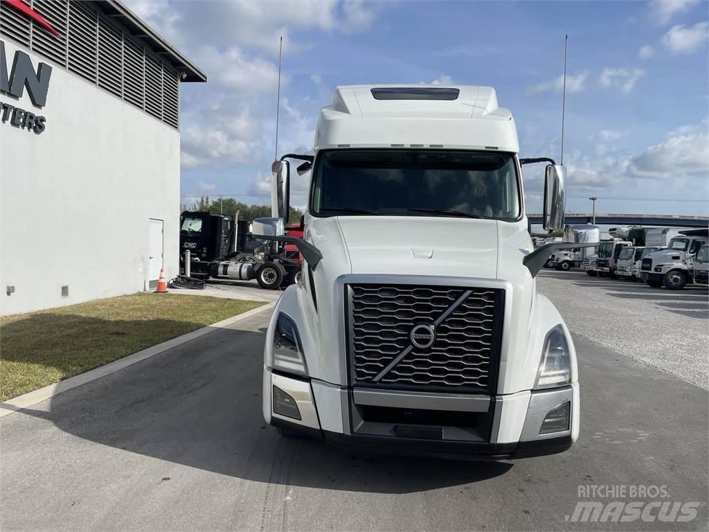 Volvo VNL64T860 Tractor Units