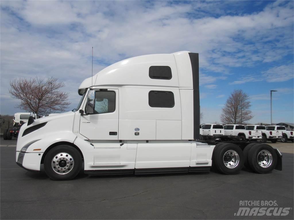 Volvo VNL64T860 Tractor Units