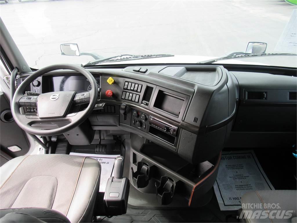 Volvo VNL64T860 Tractor Units
