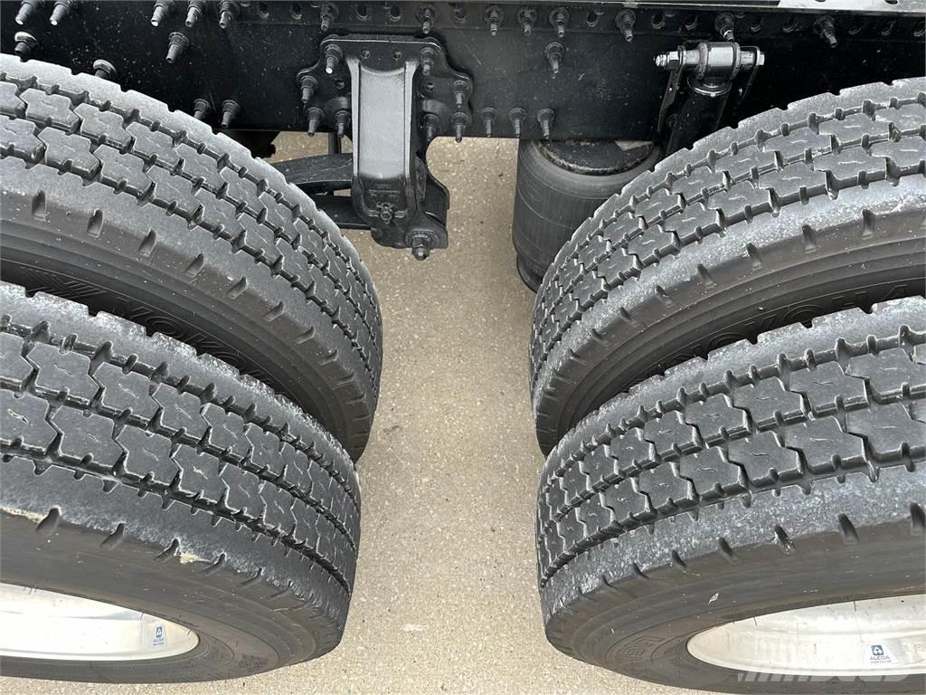 Volvo VNL64T860 Tractor Units