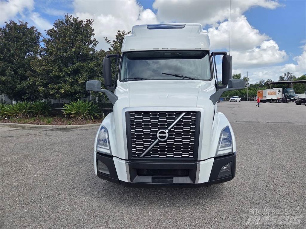 Volvo VNL64T860 Tractor Units