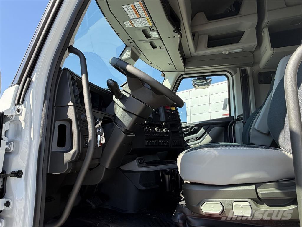 Volvo VNL64T860 Tractor Units