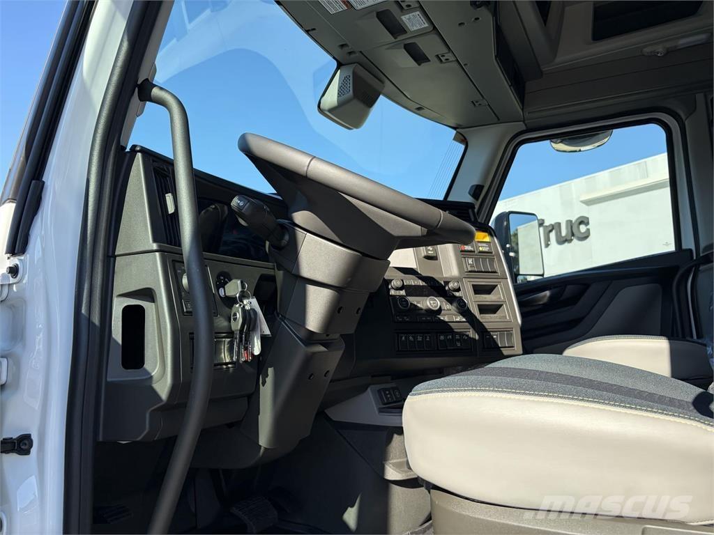 Volvo VNL64T860 Tractor Units