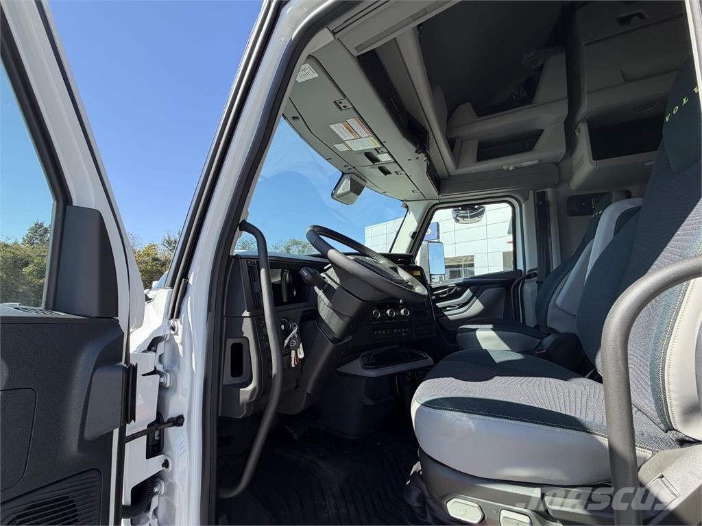 Volvo VNL64T860 Tractor Units