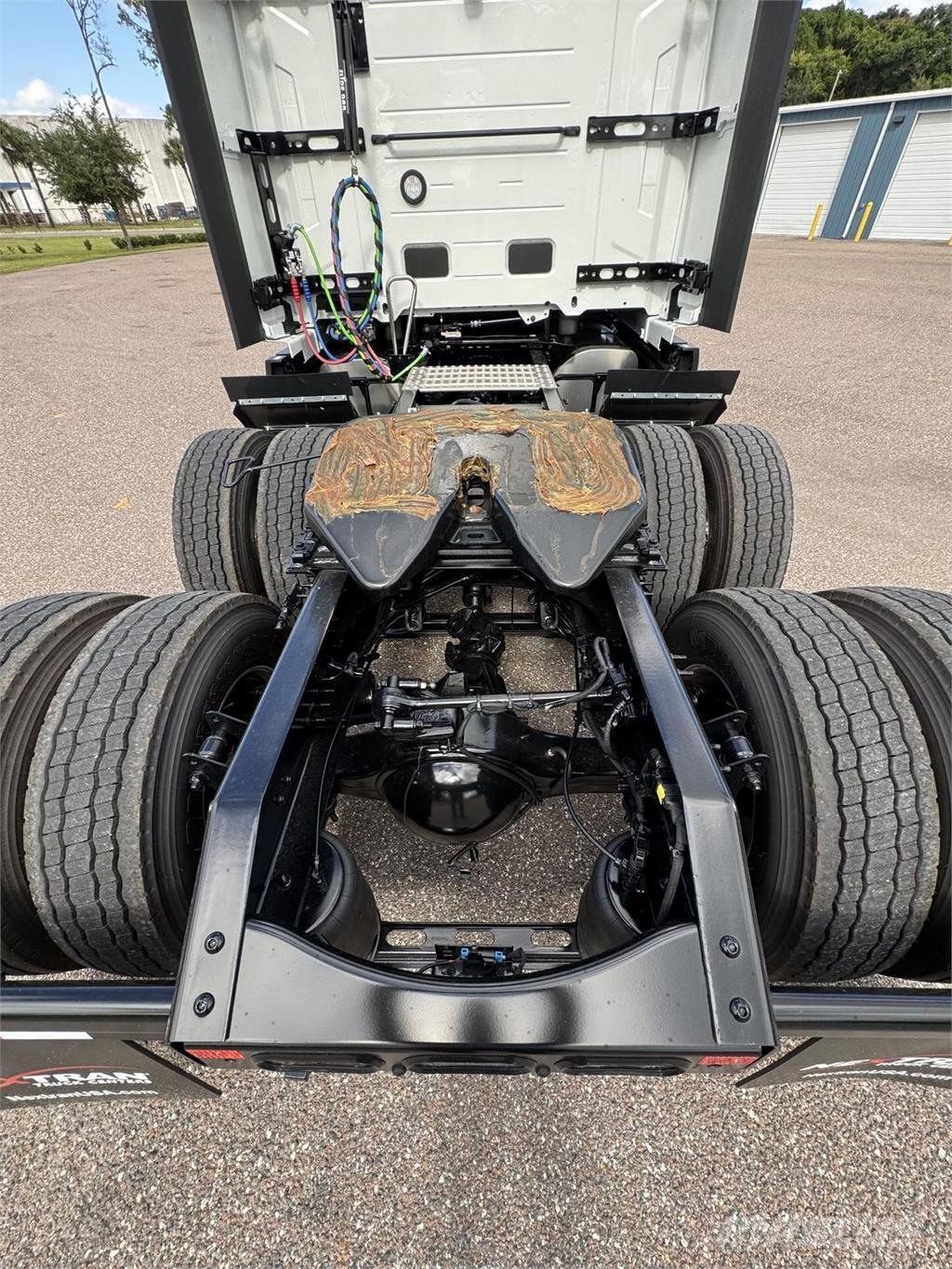 Volvo VNL64T860 Tractor Units