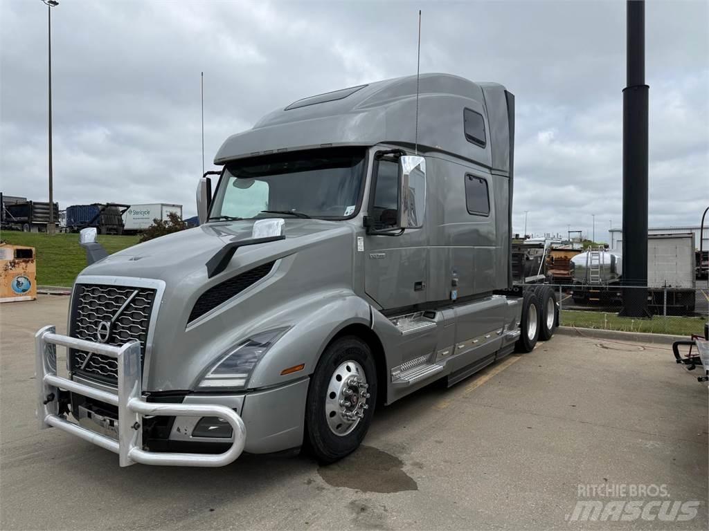 Volvo VNL860 Tractor Units