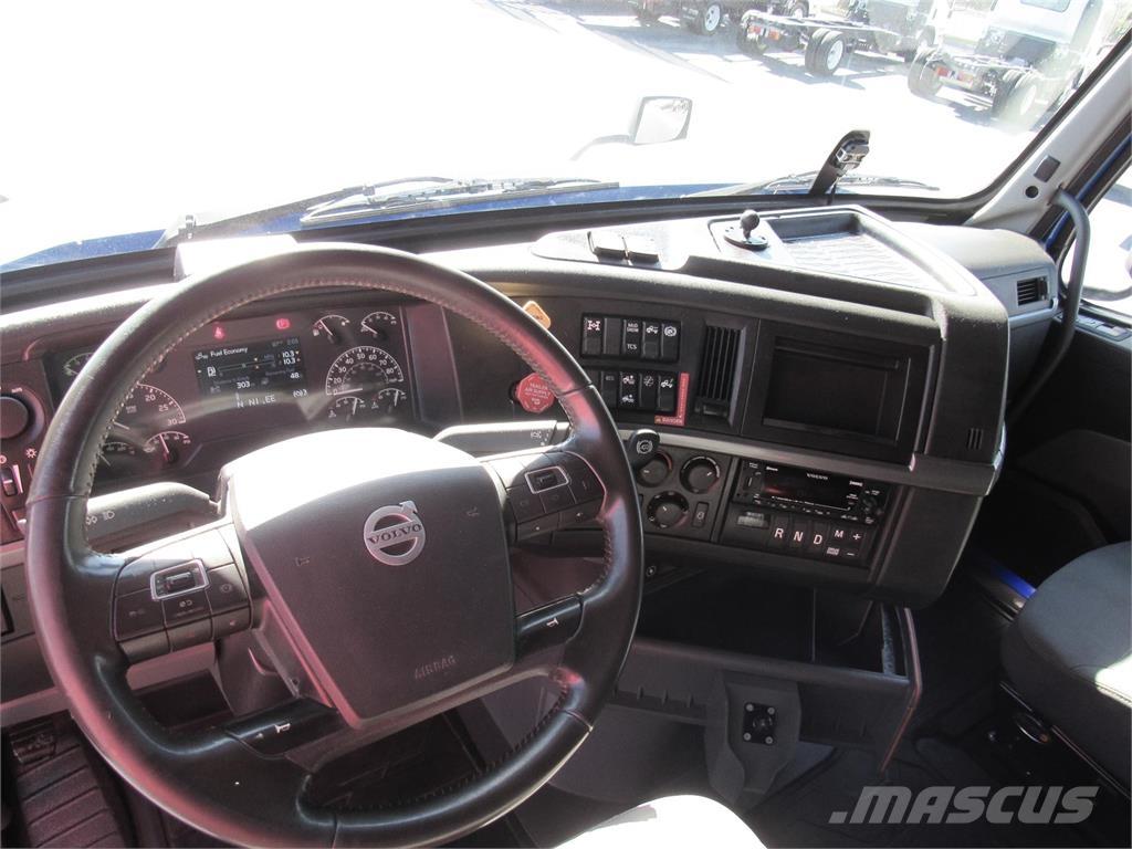 Volvo VNL860 Tractor Units