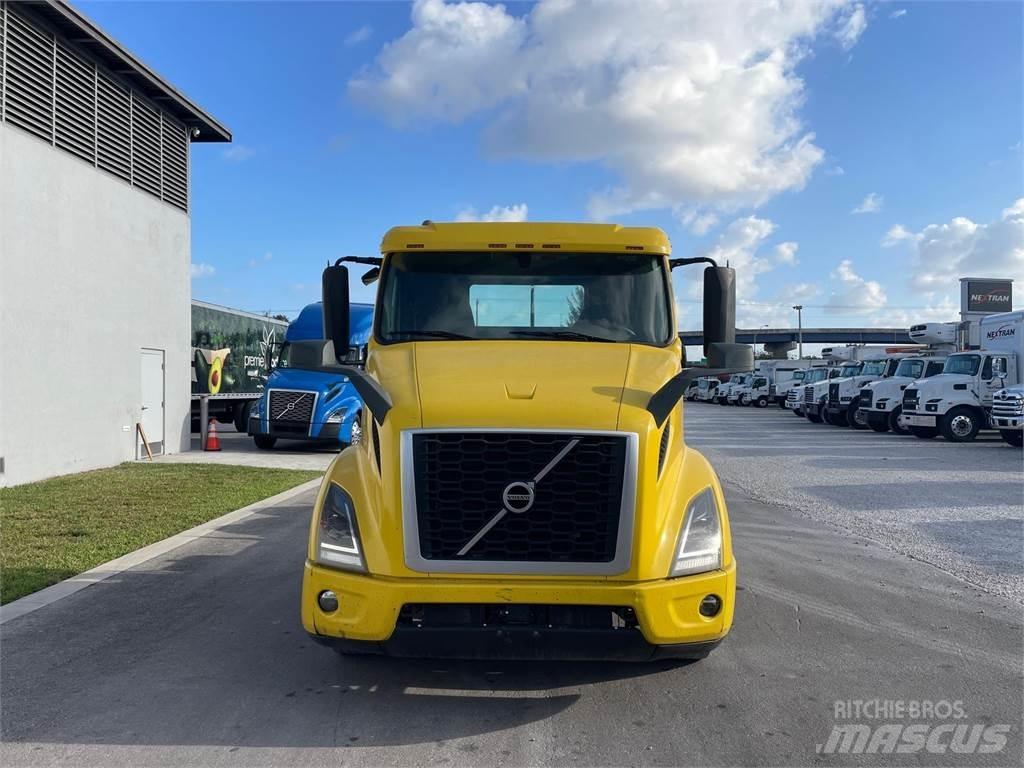 Volvo VNR64T300 Tractor Units